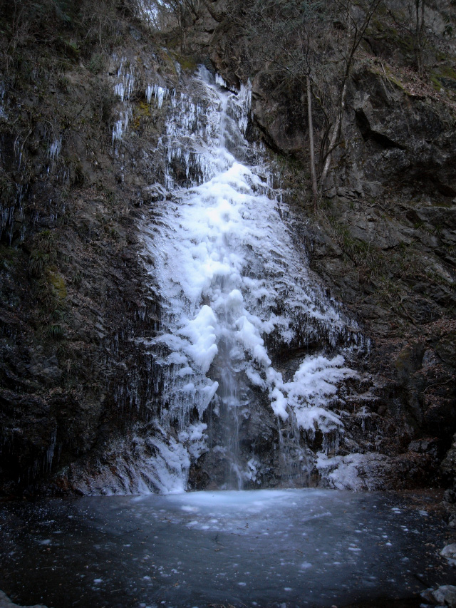 払沢の滝の凍結